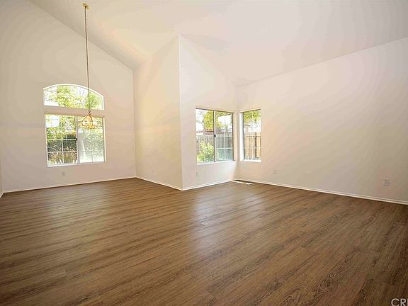 4th image of 9466 Hollister St