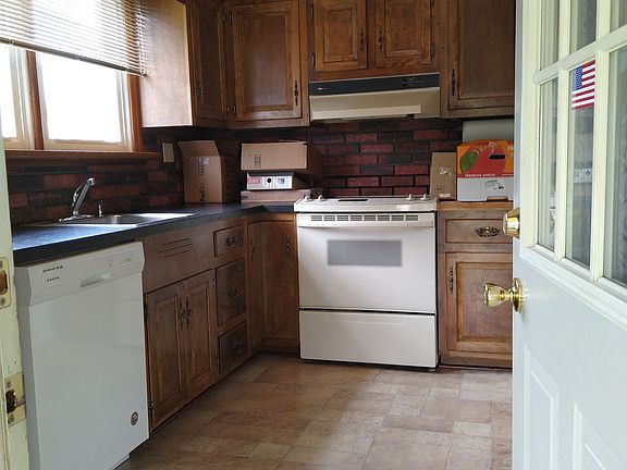 4th image of 1055 Detweiler Ave