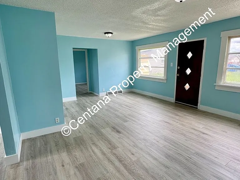 1640 Sampson St — Photo 14