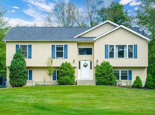 25 Mill House Rd, Pine Bush, NY 12566