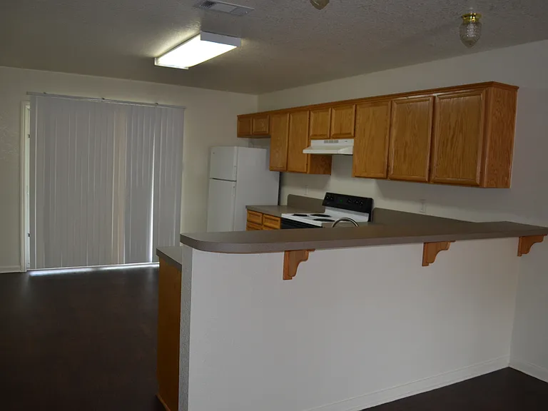 2208 Wildewood Dr — Photo 4