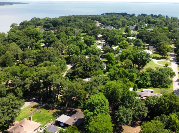743 Oak Leaf Trl, East Tawakoni, TX 75472
