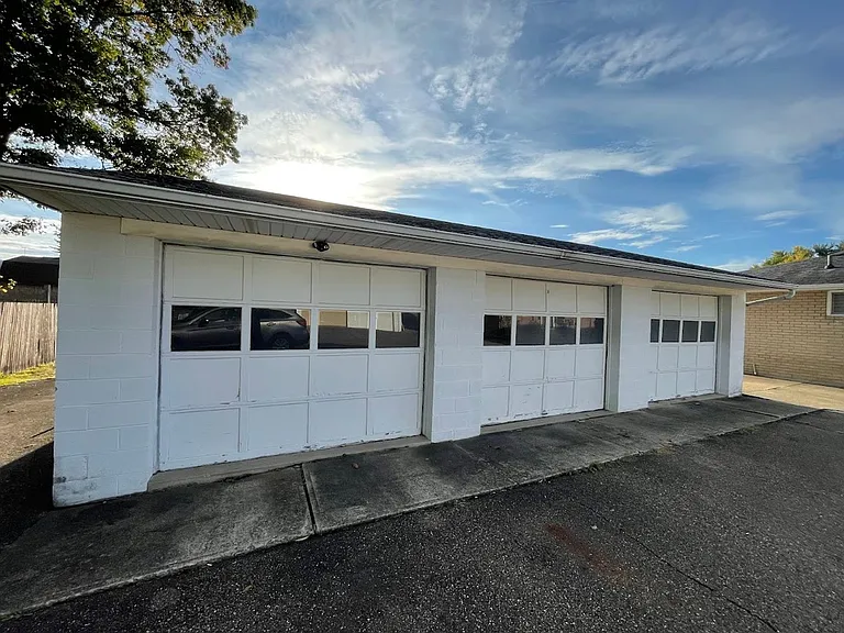 235 Kennedy St — Photo 11
