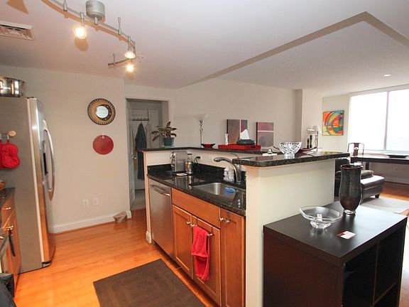 3rd image of 1020 N Highland St Unit 1012