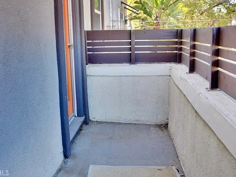 5150 Romaine St — Photo 15