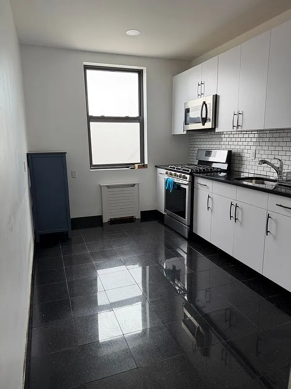 3 bed, 1.0 bath, 533 sqft, $3,600 — Photo 2