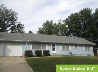 1400 S Edgevale Dr, Harrisonville, MO 64701