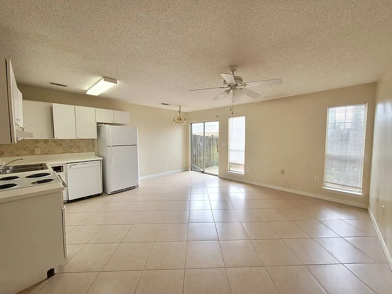 647 Virginia Oak Ct — Photo 4