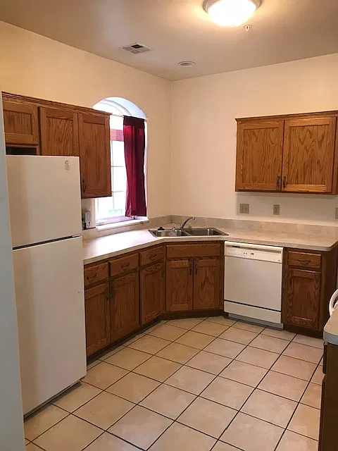 2 bed, $1,200 — Photo 1