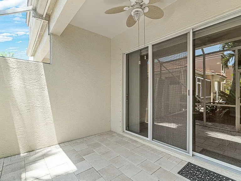 526 Commons Dr — Photo 24