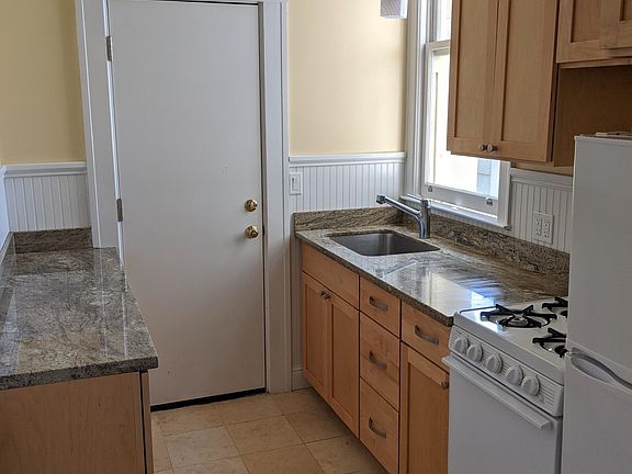 3rd image of 399 Steiner St APT 14