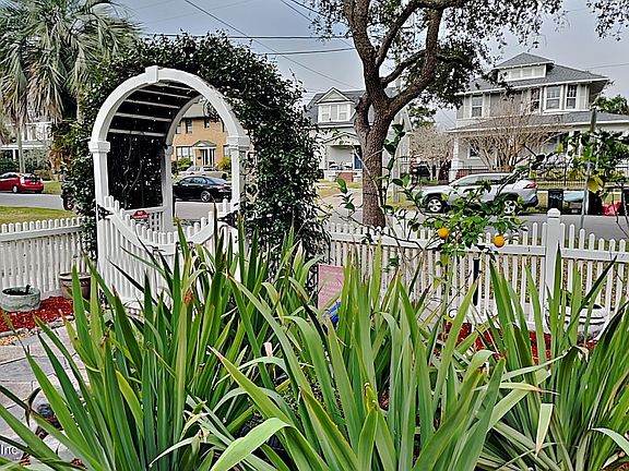3rd image of 2528 HERSCHEL Street