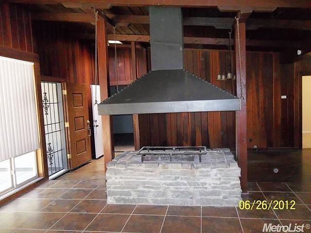 2nd image of 1707 College Ave