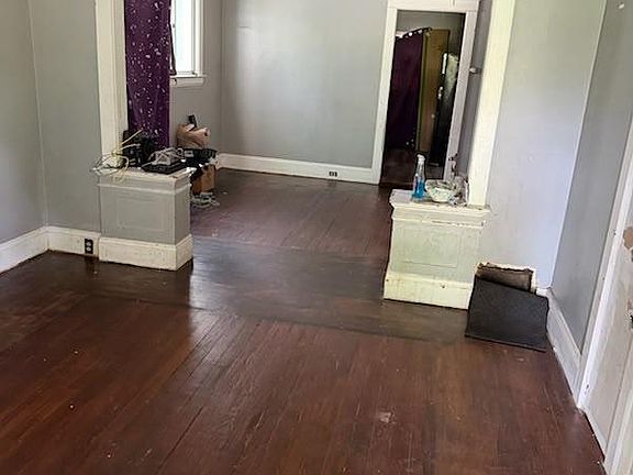2nd image of 2627 Schaefer St