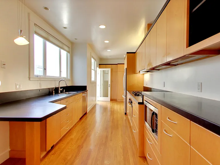 719 14th Ave — Photo 11