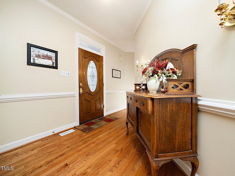 1st image of 413 Hogan Cir