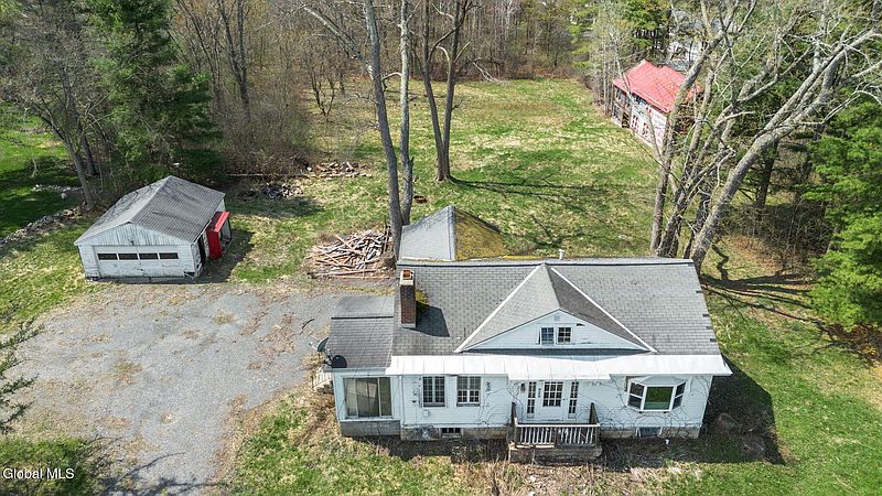 2nd image of 929 Pearse Road