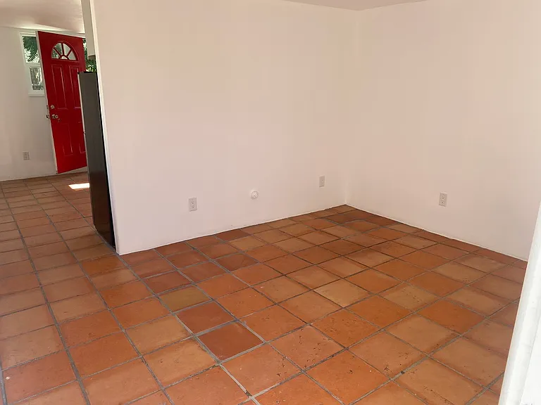 314 1/2 Camino Alire — Photo 10