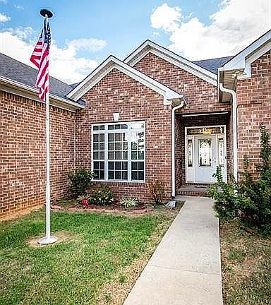 3rd image of 36 Pine Mountain Dr