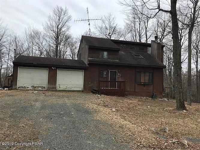 2473 Hidden Ln photo 1