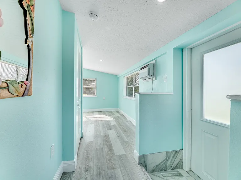 230 Avenida Central — Photo 5