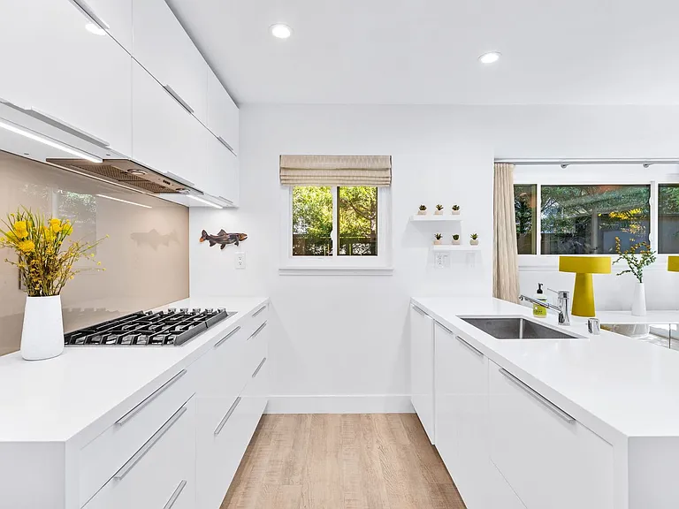 1028 East Ave — Photo 15