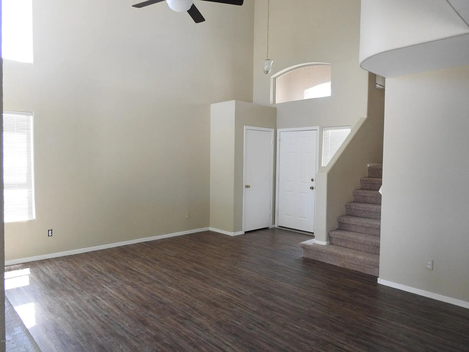 3 bed, 2.5 bath, 1924 sqft, $2,500 — Photo 2