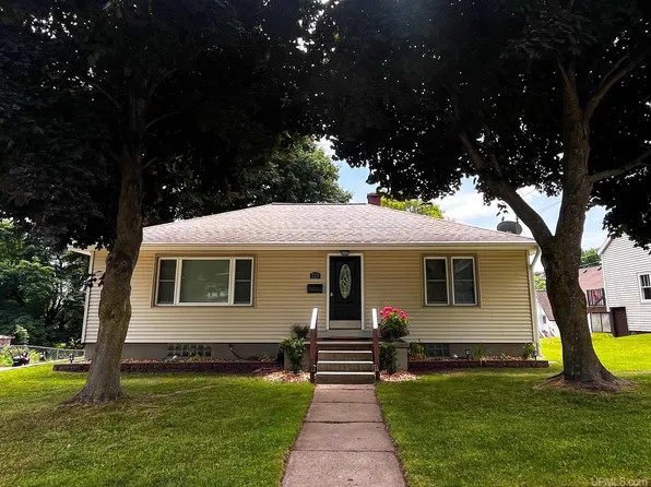 227 Jackson St, Marquette, MI 49855