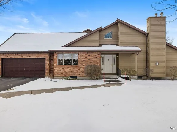 827 Hackney Ln, Lewiston, NY 14092