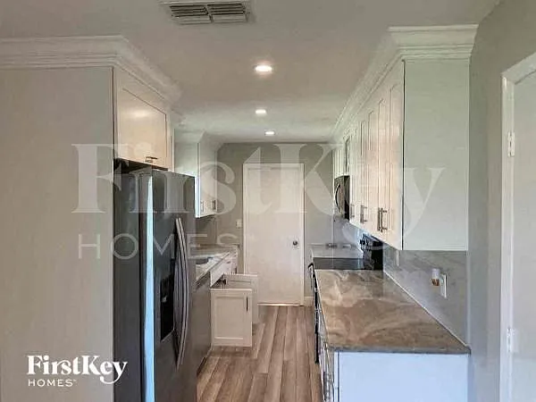 19037 Tampa Rd S — Photo 9
