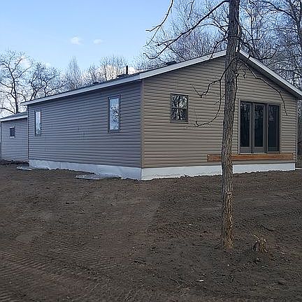 3rd image of 201 Oxford Ct