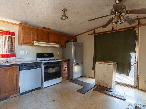 2nd image of 103 Saratoga Ln