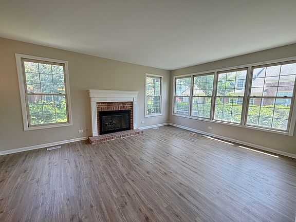3rd image of 112 Harvard Ct