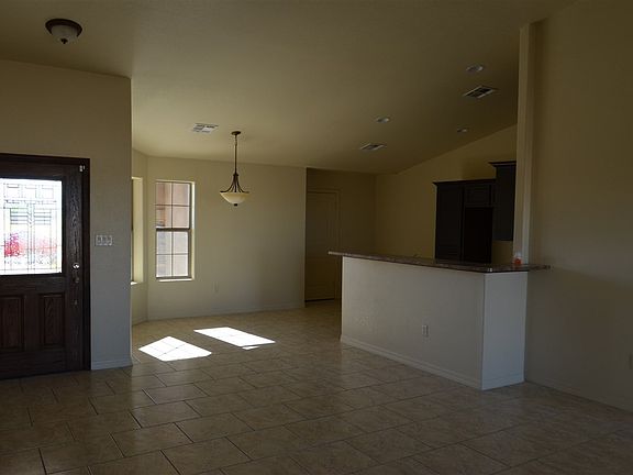 3rd image of 2060 E San Pedro St