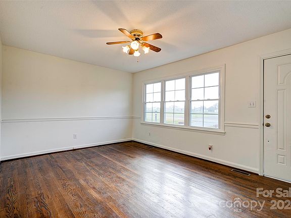 3rd image of 1231 Scenic Dr