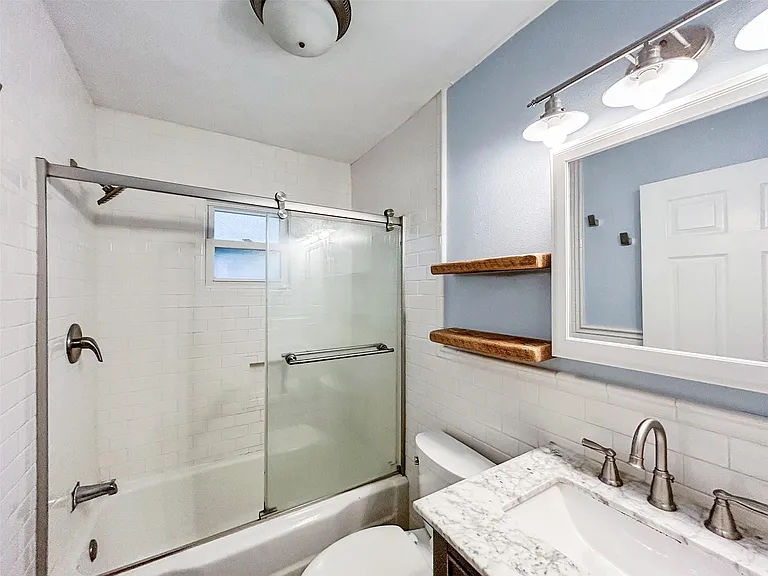 805 Herndon Ln — Photo 10