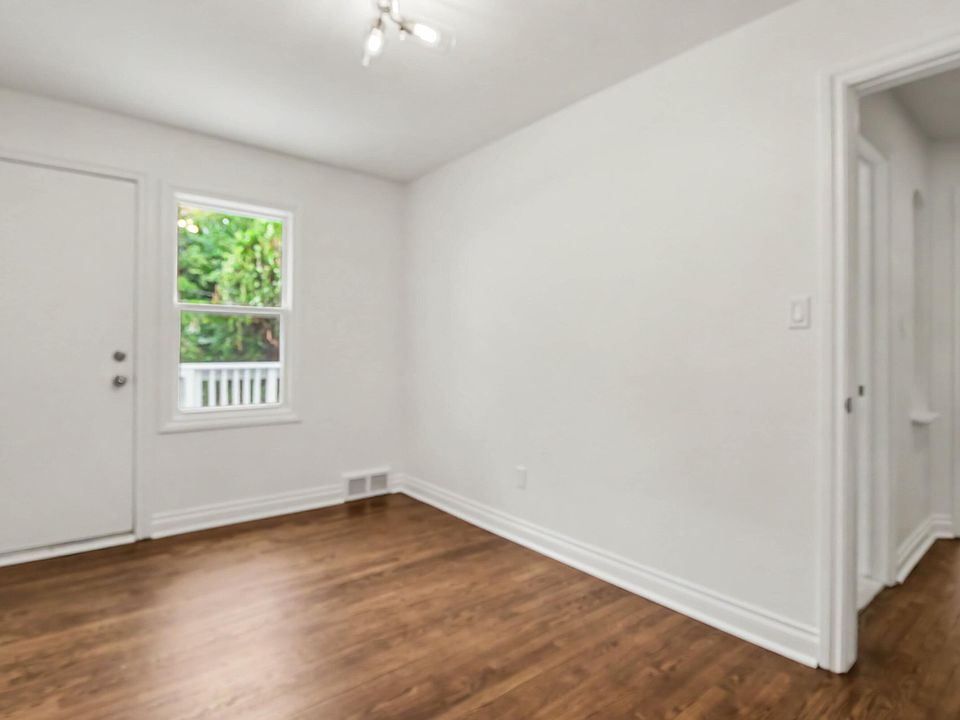 23051 Majestic St, photo 20