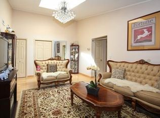 10 Malvern Way, Edison, NJ 08817