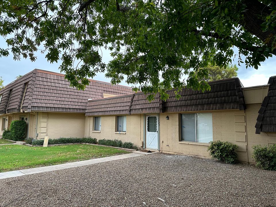 1st image of 1527 E Newport Dr