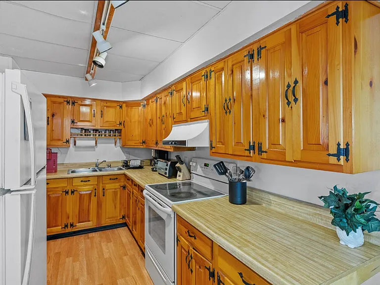 858 S Shore Rd — Photo 9