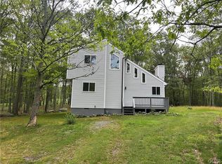3265 Bluebird Dr, Bushkill, PA 18324