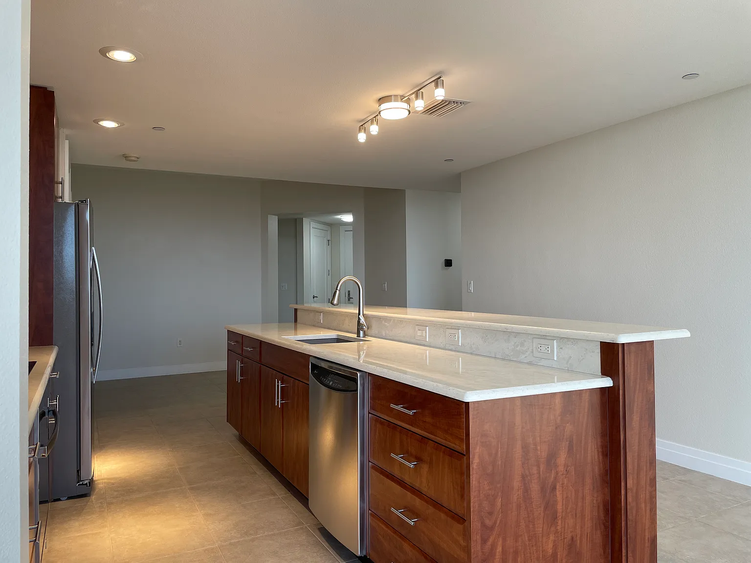 2 bed, 1765 sqft, $4,500 — Photo 4