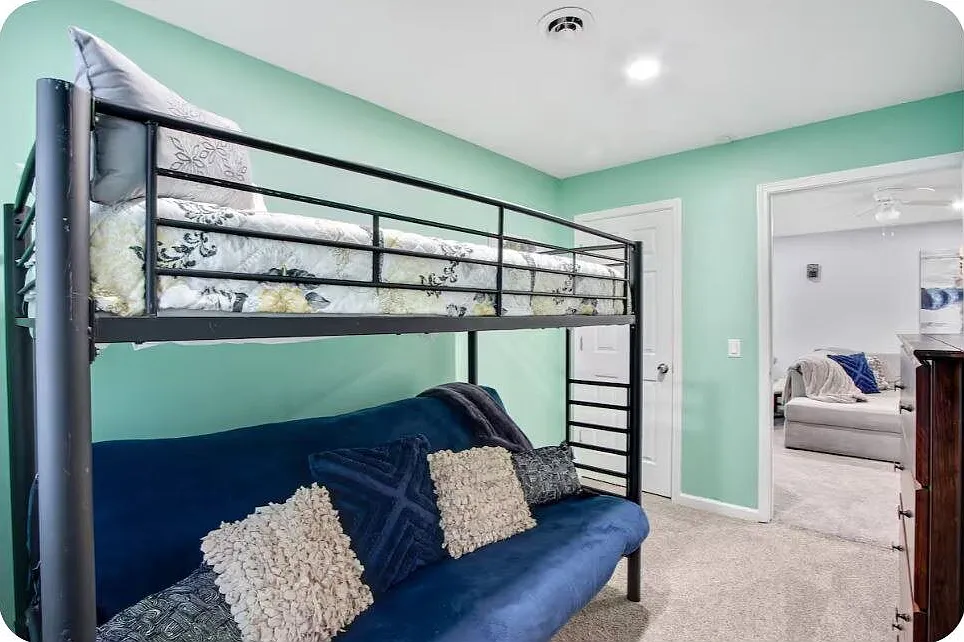 3 bed, 1.0 bath, $3,200 — Photo 2
