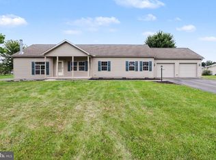 146 Camelot Dr, Chambersburg, PA 17202