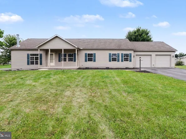 146 Camelot Dr, Chambersburg, PA 17202