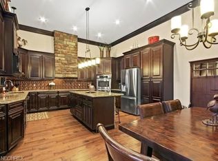 11841 Brungard Rd, New Middletown, OH 44442