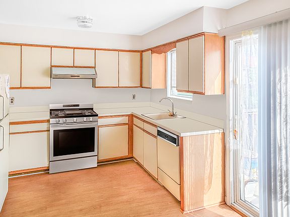 4th image of 338 Wilcox St
