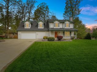 929 Ridgeway Cir, Fredonia, WI 53021