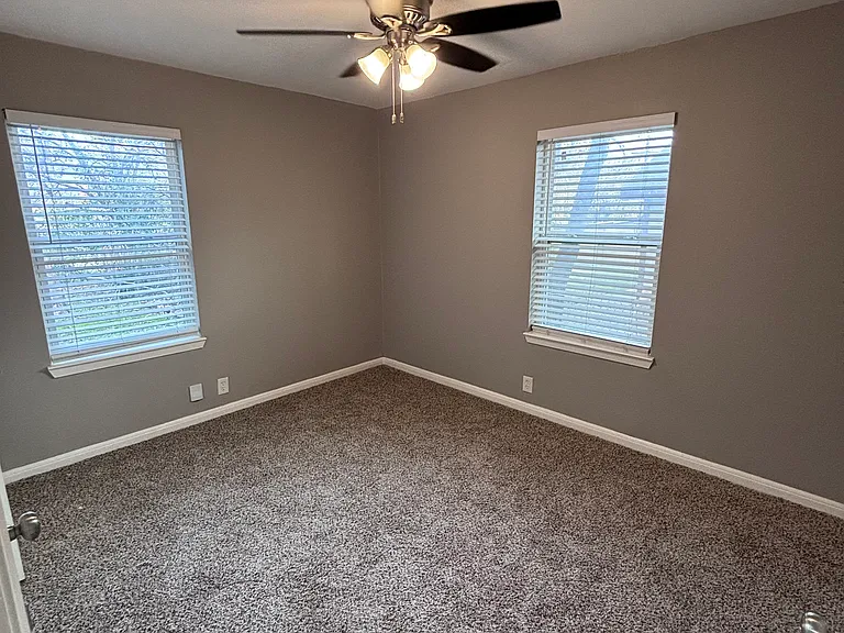 708 Edney St — Photo 7
