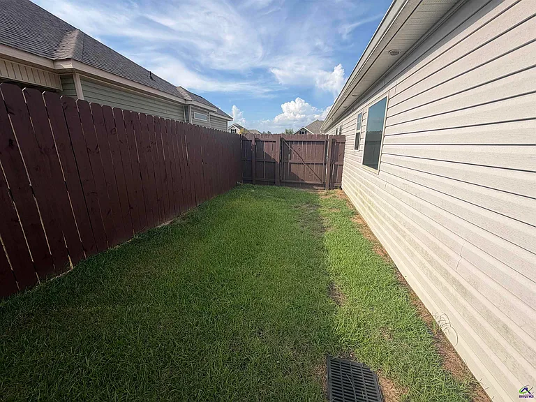 521 Edgarton Way — Photo 26